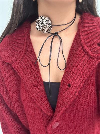 Deri İpli Dolamalı Krem Leopar Gül Organze Boyun Aksesuarı