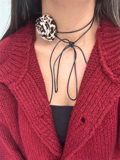 Deri İpli Dolamalı Leopar Gül Organze Boyun Aksesuarı