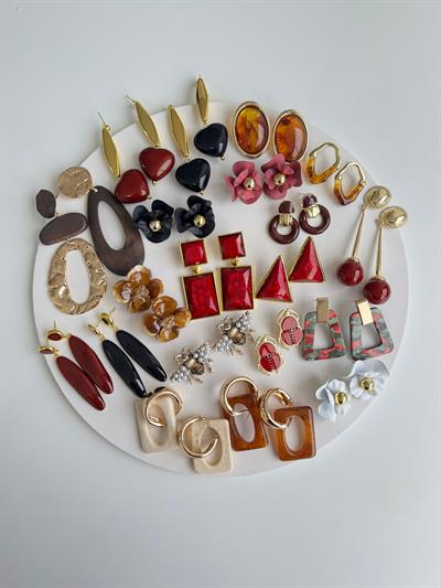 Gold Detaylı Siyah Sallantılı Kalp Küpe