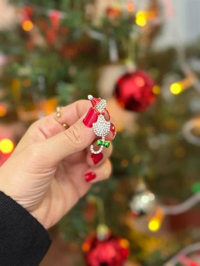 Kırmızı Şapkalı Yeniyıl Kedisi