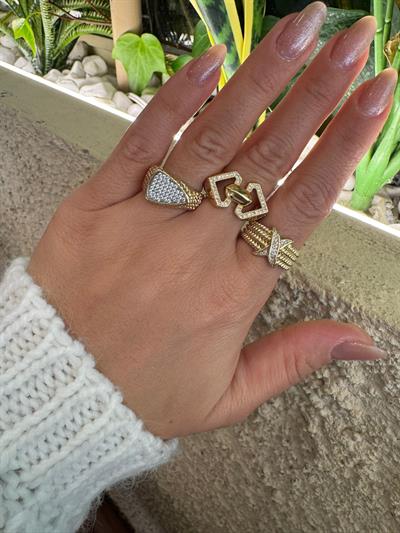 Özel Seri Üçgen Taşlı Tasarım Yüzük