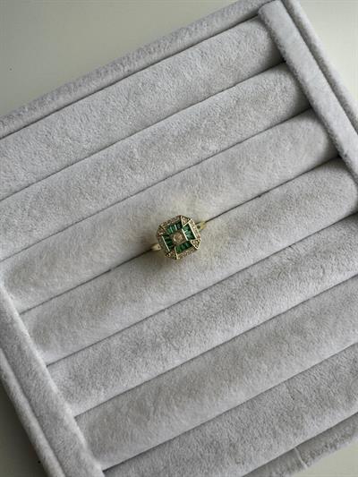 Özel Seri Yeşil Taşlı Serenay Yüzük