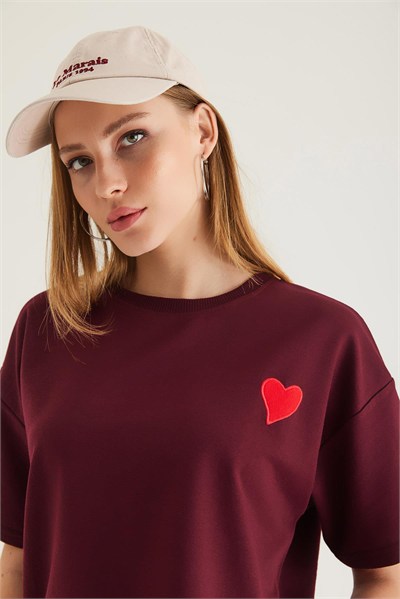 Bordo Kalp Nakışlı Basic Tişört