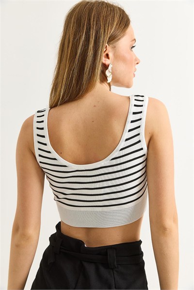 Beyaz Çizgili Crop Triko Bluz