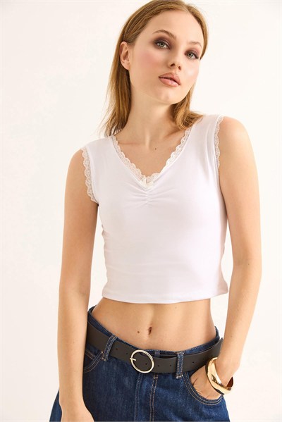 Beyaz Güpürlü Büzgülü Crop Bluz