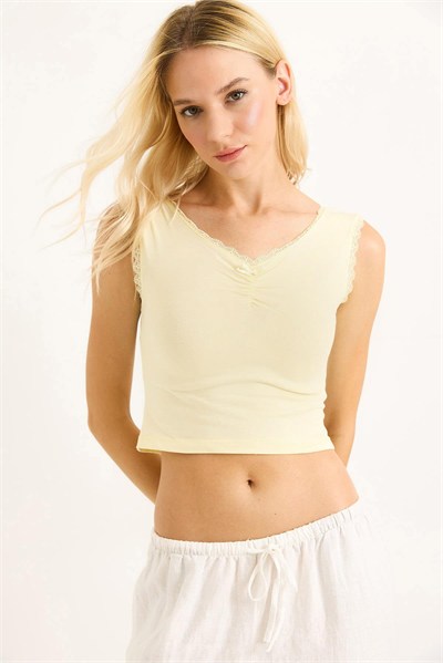 Sarı Güpürlü Büzgülü Crop Bluz