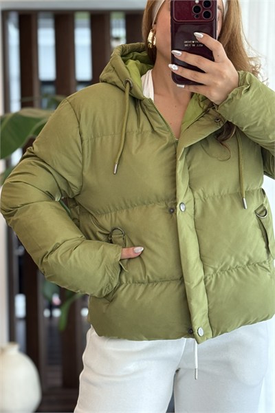 Yeşil Bağcıklı Kapüşonlu Mont