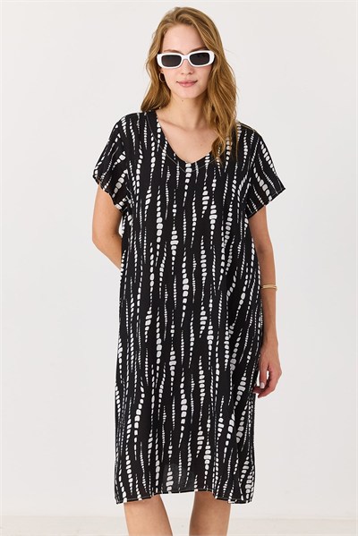Siyah Desenli Polo Yaka Elbise
