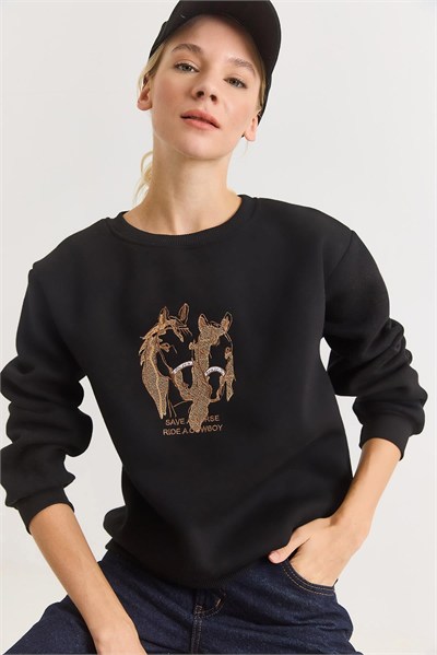 Siyah Nakışlı Üç İplik Sweatshirt