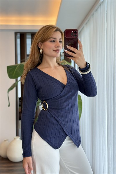 Lacivert Toka Detaylı Asimetrik Bluz