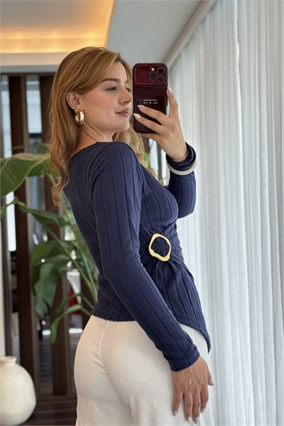 Lacivert Toka Detaylı Asimetrik Bluz