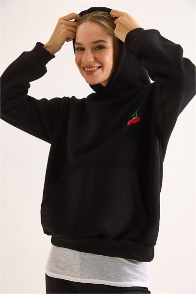 Siyah Kiraz Nakışlı Sweatshirt