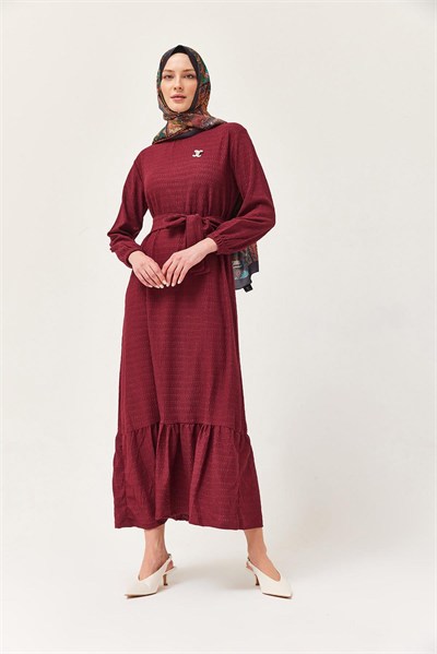 Bordo Kuşaklı Katlı Elbise