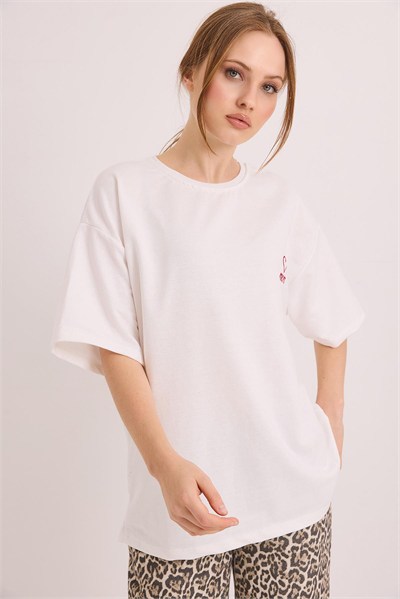 Beyaz Nakışlı Oversize Tişört
