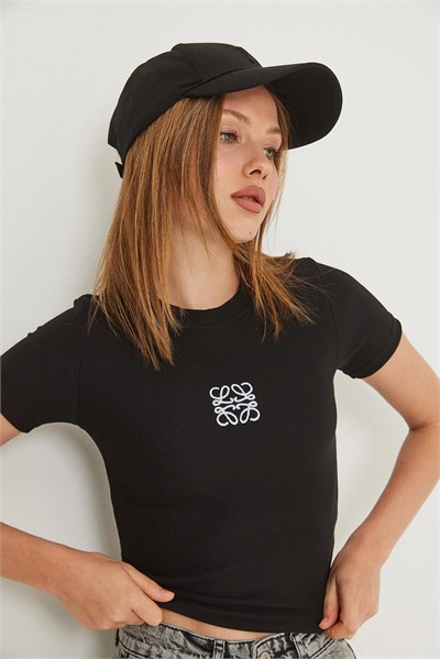 Siyah Nakışlı Kaşkorse Crop Bluz