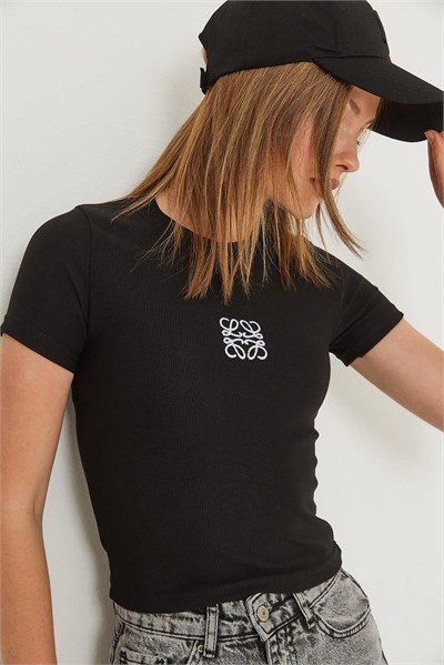 Siyah Nakışlı Kaşkorse Crop Bluz