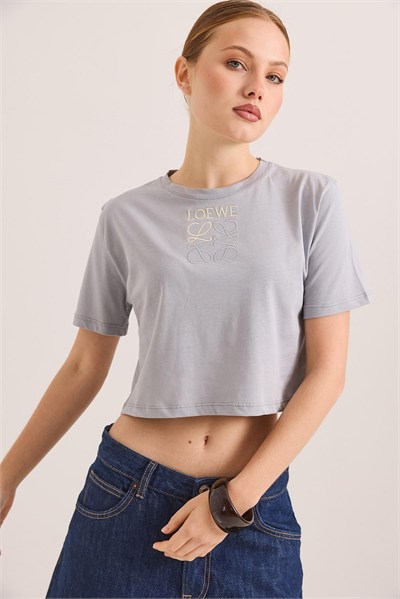 Gri Nakışlı Pamuk Crop Tişört