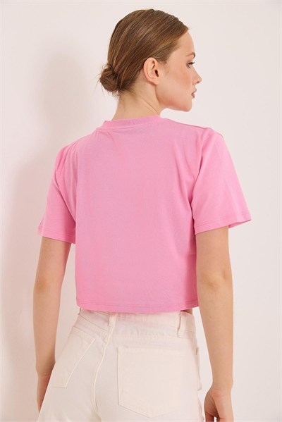 Pembe Nakışlı Pamuk Crop Tişört
