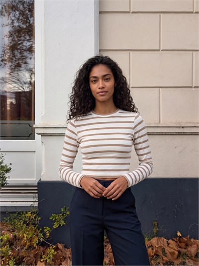 Bej Çizgili Crop Bluz