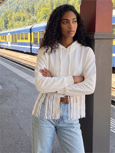 Beyaz Saçaklı Kapüşonlu Sweatshirt