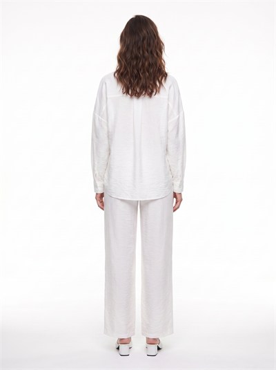 Beyaz Aksesuarlı Oversize Pantolonlu Takım