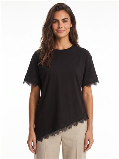 Siyah Dantelli Asimetrik Oversize Tişört