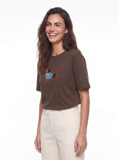 Kahverengi Nakışlı Oversize Tişört