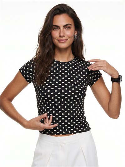 Siyah Puantiyeli Likralı Crop Tişört