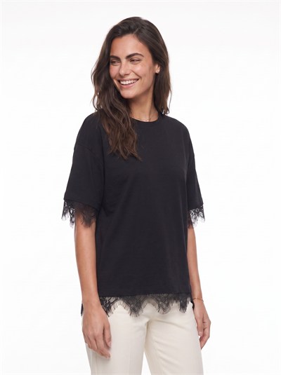 Siyah Dantel Detaylı Oversize Tişört