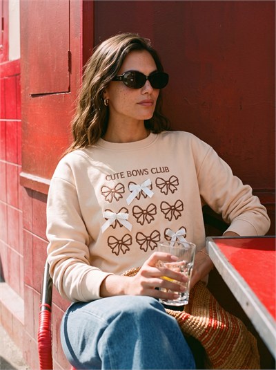 Bej Fiyonk Nakışlı Sweatshirt