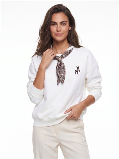 Beyaz Nakışlı Oversize Sweatshirt