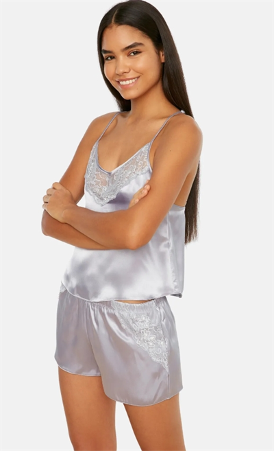 Açık Gri Dantelli Saten Atlet-Şort Dokuma Pijama Takımı 