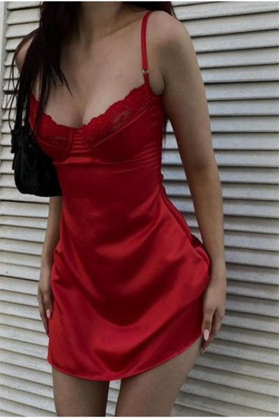 Ahude Koleksiyonu Balenli Kırmızı Saten Gecelik