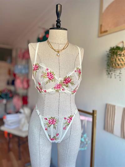 Dantel Şakayık B CUP Bralet Takımı Ekru