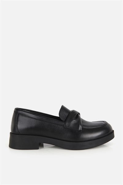 Kadın Siyah Düğüm Detaylı Loafer Ayakkabı