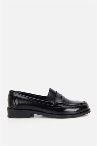 Kadın Siyah Rugan Düz Tabanlı Klasik Loafer