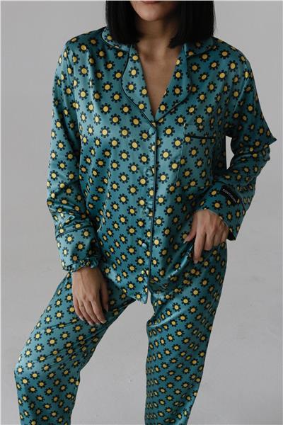 Margherita Benetton Su Sfondo Verde Saten Uzun Pijama Takımı