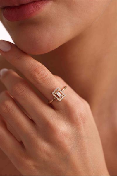 Beyaz Baget Taşlı Recta Yüzük