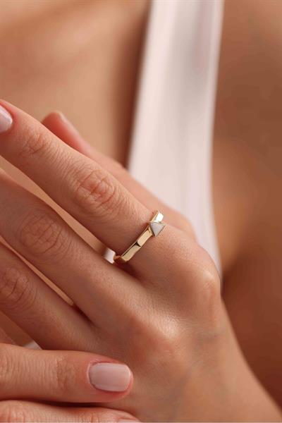 Beyaz Mineli Triang Minimal Yüzük