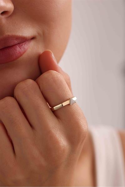 Beyaz Mineli Triang Minimal Yüzük