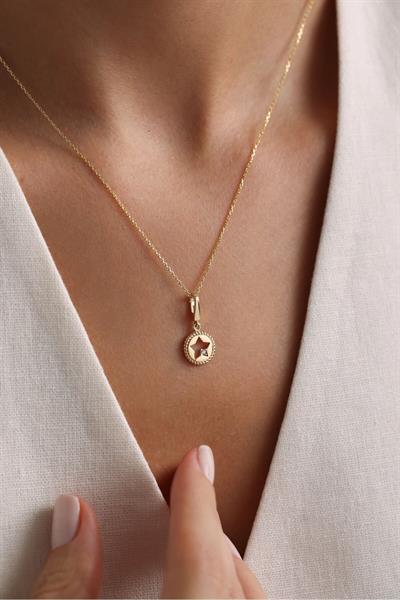 Burgu Çerçeand Stone Yıldız Charm Pendant