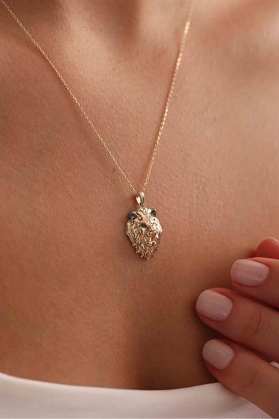 Siyah İşlemeli Aslan Kolye