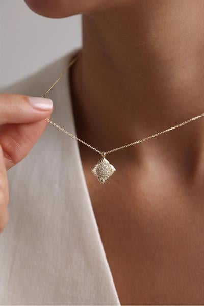 Taşlı Çiçek Kolye