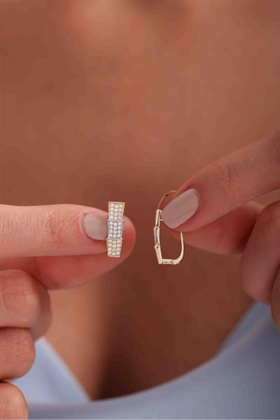 Trend Beyaz Altın Detaylı İkonik Serpenti Yılan Taşlı Küpe