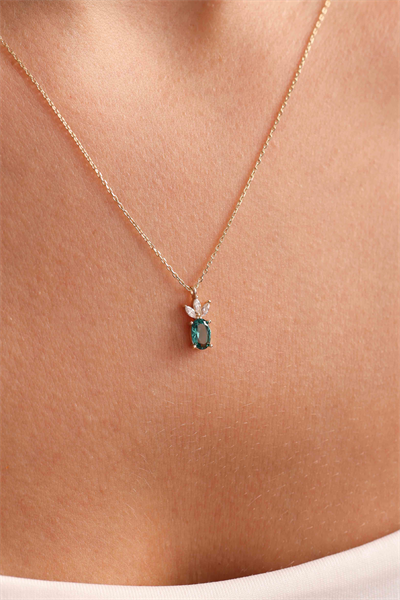 Yeşil Oval Taşlı Kolye