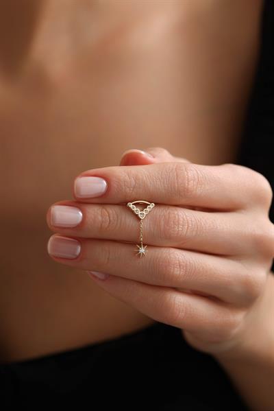 Yıldız Sallantılı Pyra Küpe