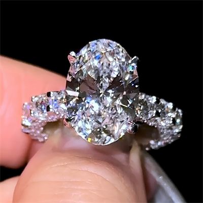 Crown Oval Kesim Limited Edition Pırlanta Yüzük | X Diamond