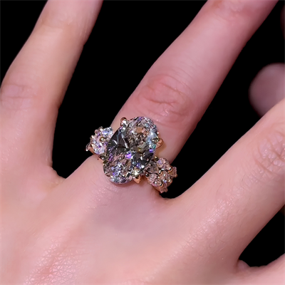 Laura Oval Kesim Limited Edition Pırlanta Yüzük | X Diamond