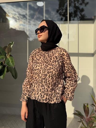 25SSBLZ0001 Leopar Desenli Yaka Detaylı Kadın Bluz Leopar