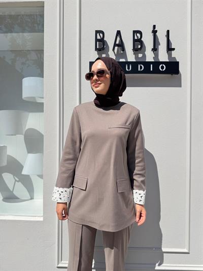 26FWCEK0037 Güpür Detaylı Kadın Takım Vizon